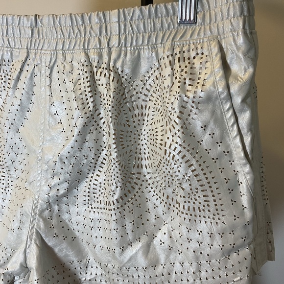 19. Blank NYC White Athletic Shorts Eyelet Elastic Waistband Size 31 - Picture 2 of 6